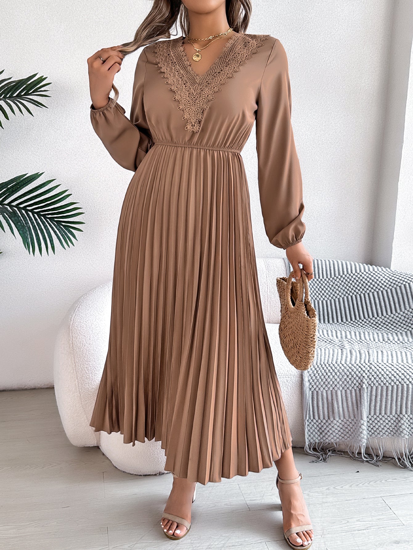 Women's Elegant V Neck Lace Tie Waist Pleated Maxi Dress